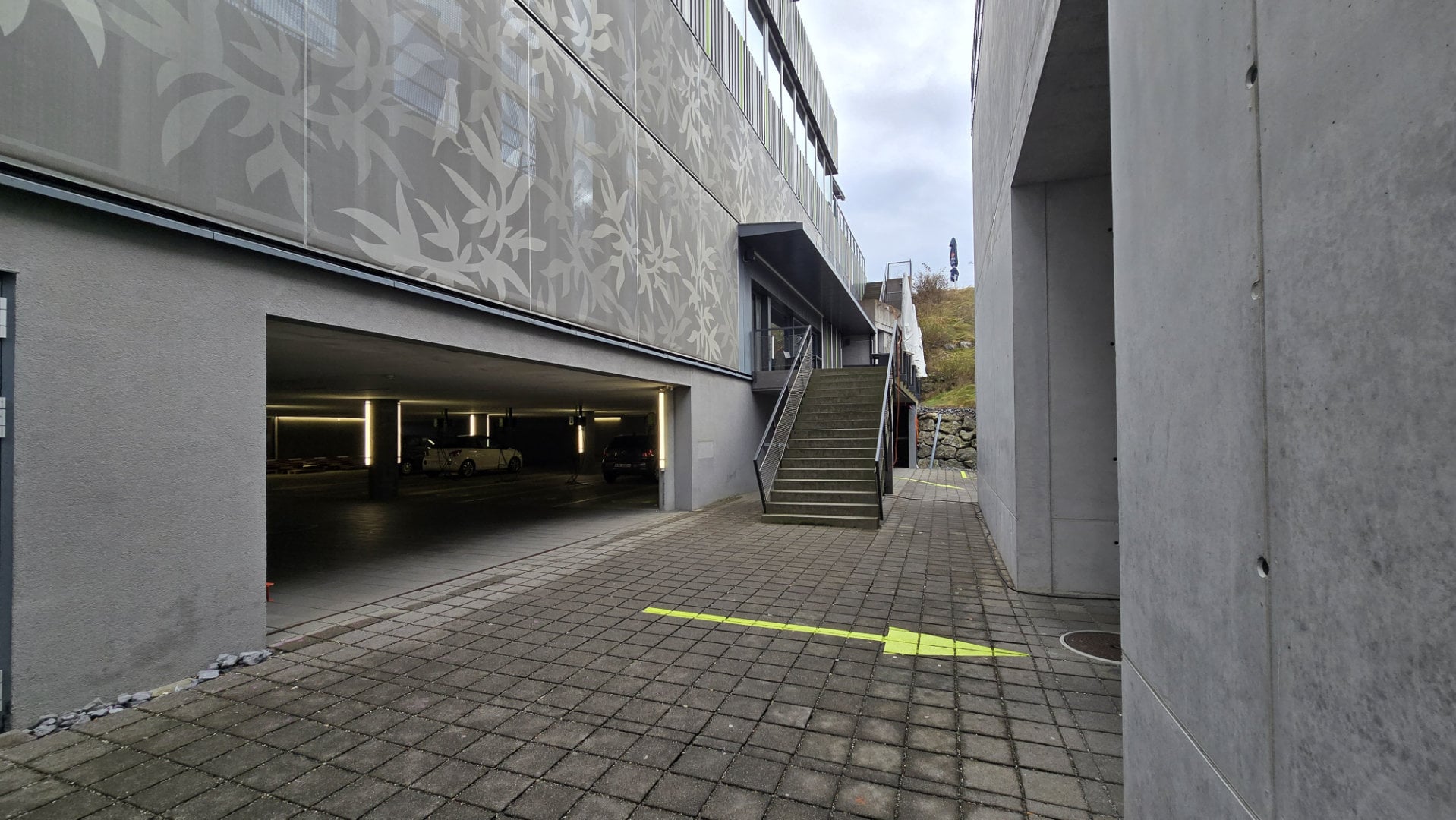 Fitness Island Anfahrt Ladestation für Elektroautos